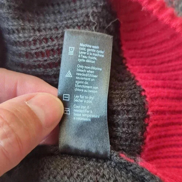 Santa's Favourite  Sweater - Picture 7 of 9